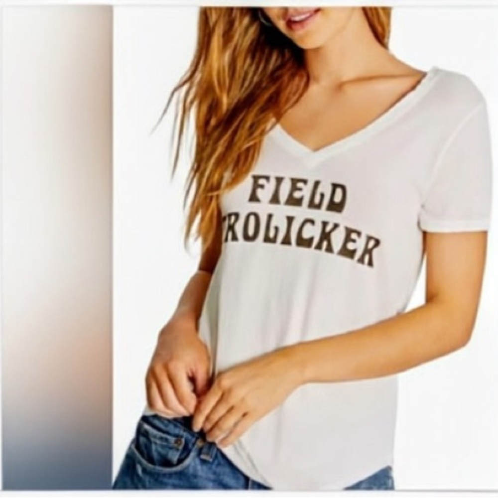 NWT Wildfox V-Neck “Field Frollicker” Festival Tee - Vanilla - XL